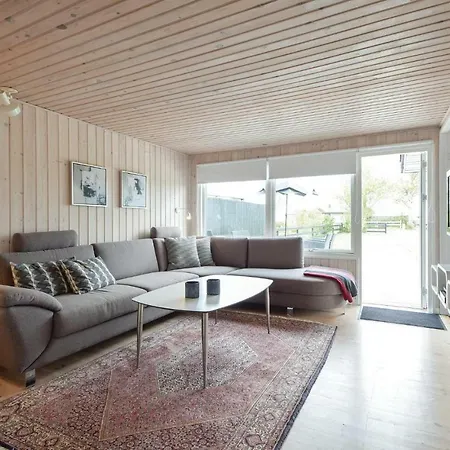 Three-bedroom In Juelsminde *