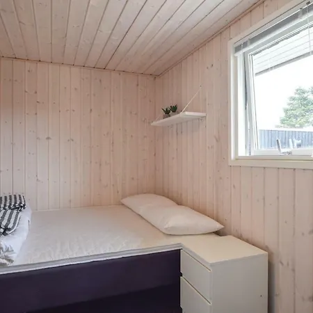 Three-bedroom In Juelsminde *