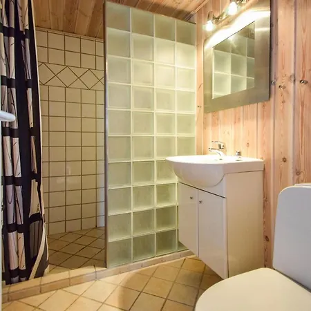 Dom wakacyjny Three-bedroom In Juelsminde *